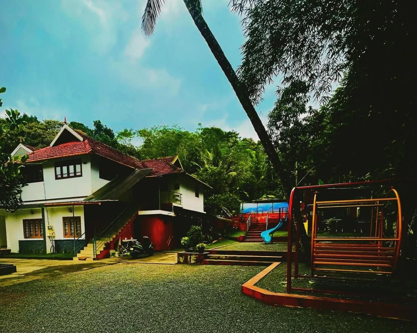 Blizzard Home Stay Wayanad Padinjarathara Homestay
