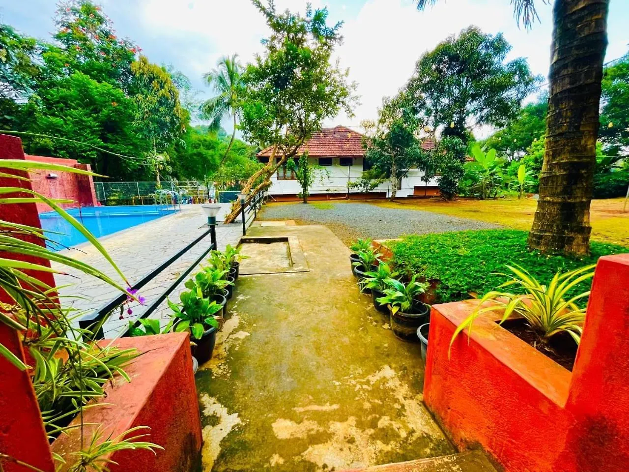 Blizzard Home Stay Wayanad Padinjarathara India